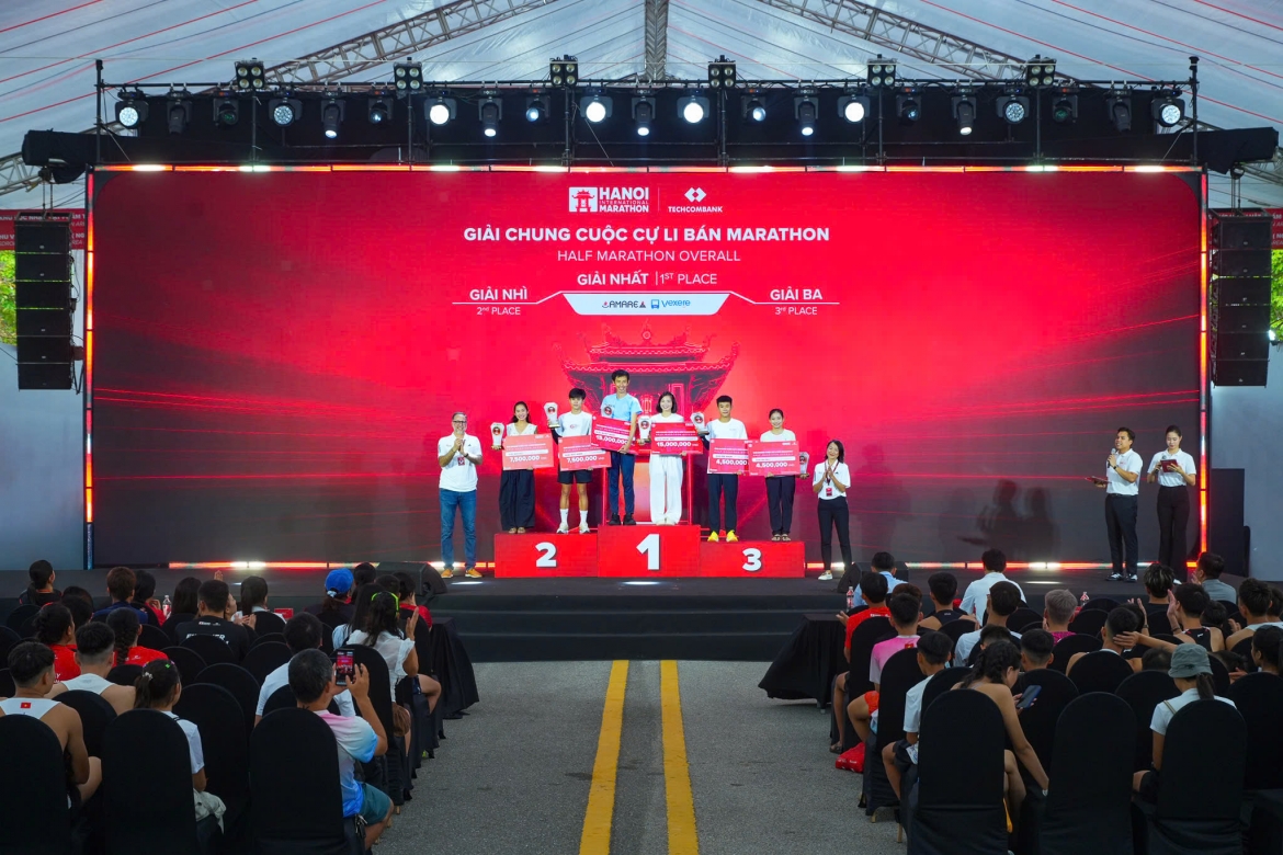 bứt phá kỷ lục tại giải marathon quốc tế hà nội techcombank mùa thứ 5 hình ảnh 2 but pha ky luc tai giai marathon quoc te ha noi techcombank mua thu 5 hinh anh 2