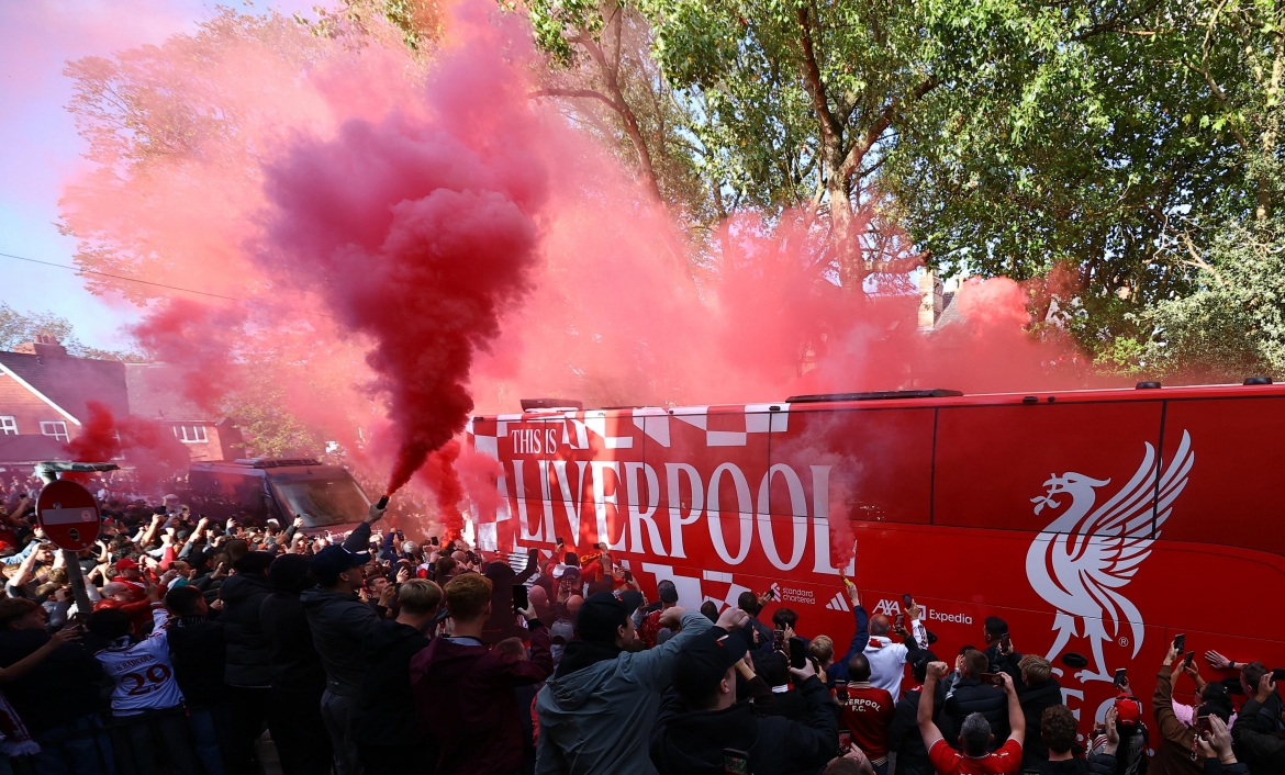 truc tiep liverpool 0-0 man city Doi cong hap dan hinh anh 4