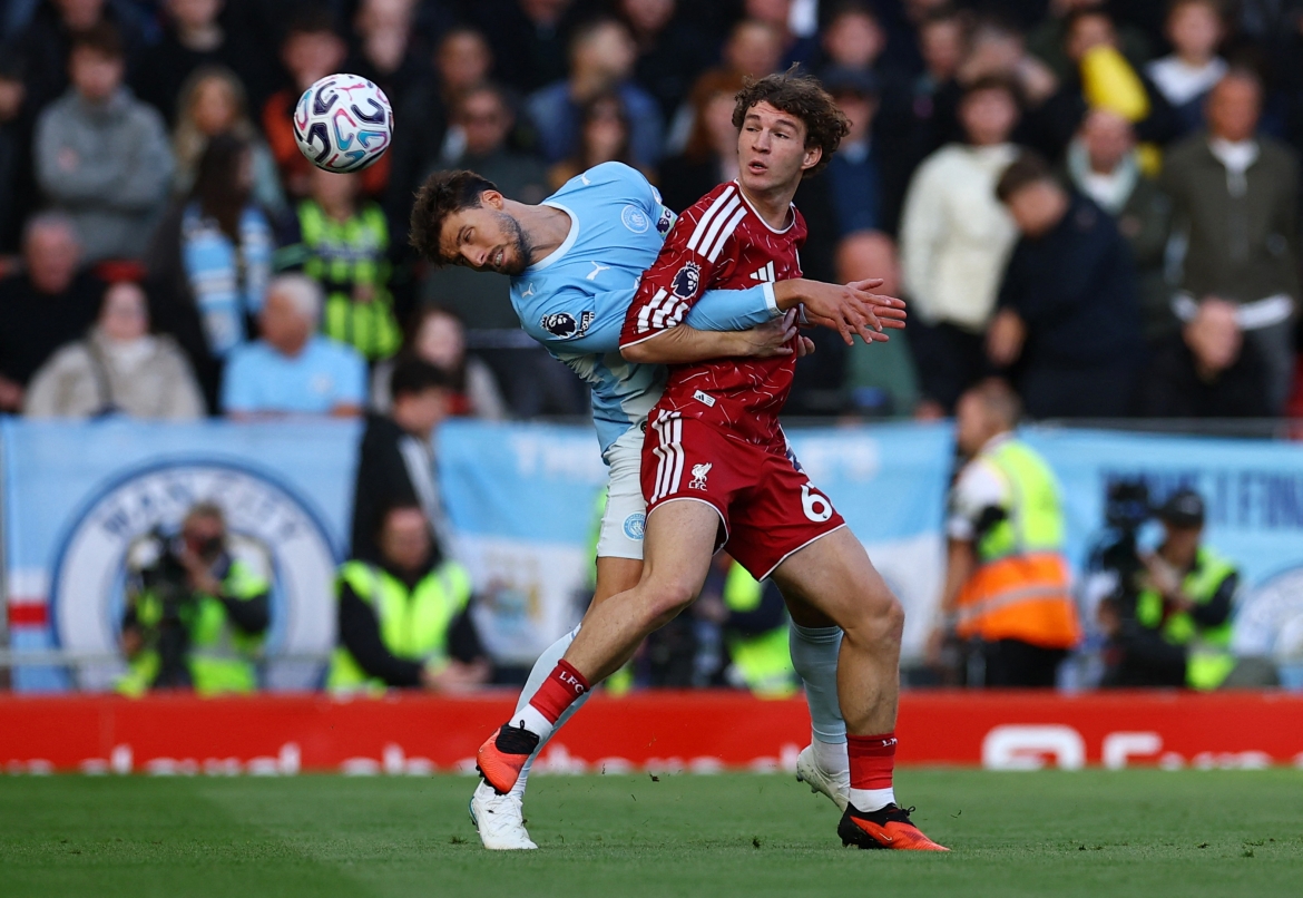 truc tiep liverpool 0-0 man city Doi cong hap dan hinh anh 3