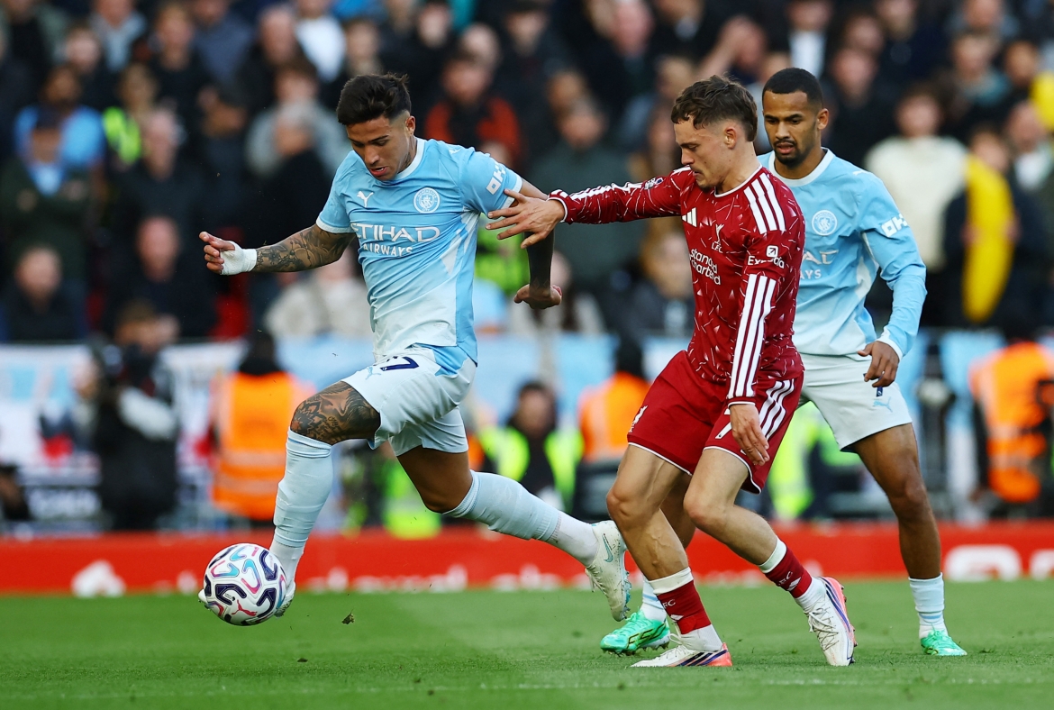 truc tiep liverpool 0-0 man city Doi cong hap dan hinh anh 2