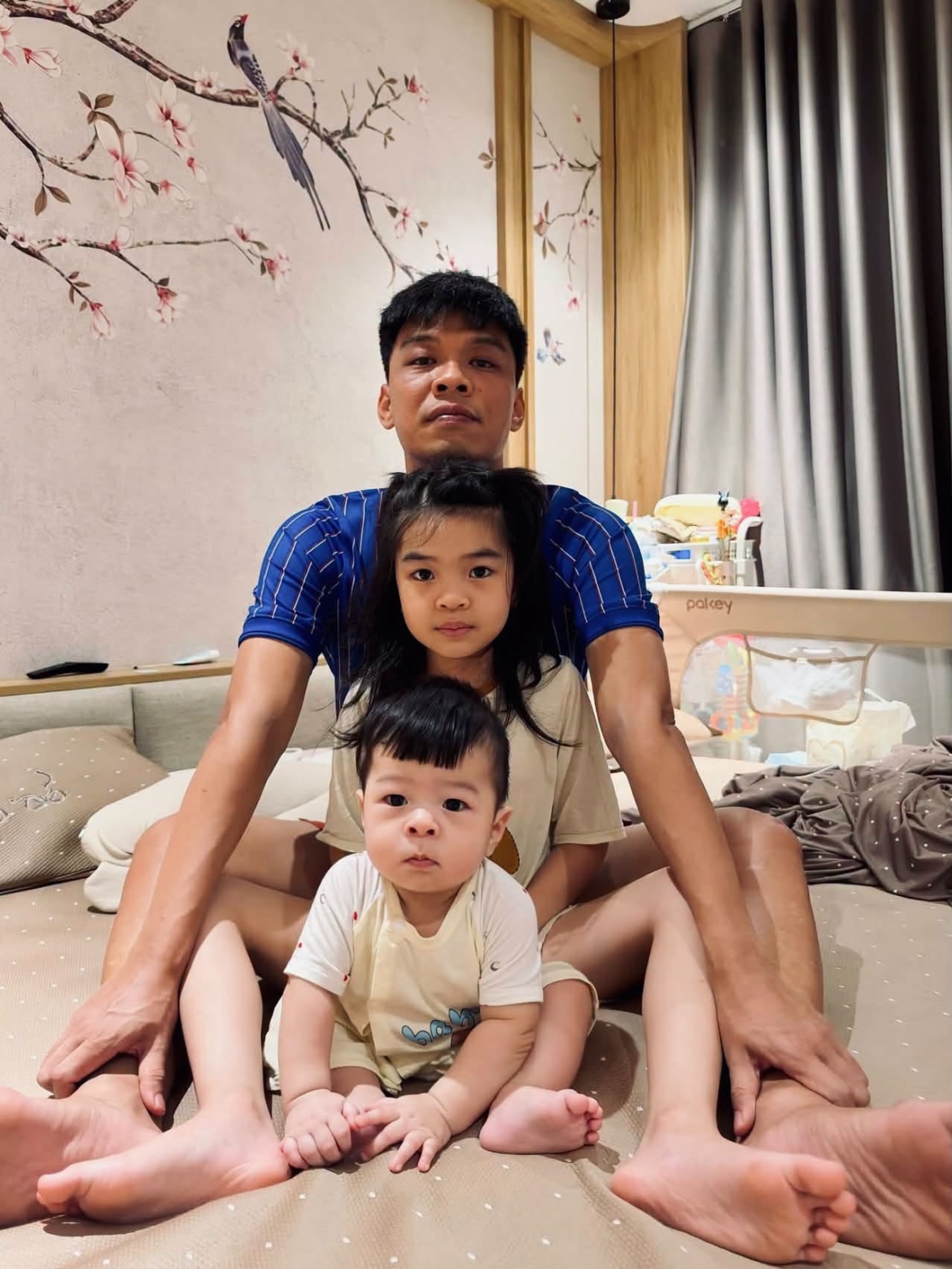 sao viet 17-10 ha nhi gay cuoi, ngo kien huy hoa trai ban hinh anh 7