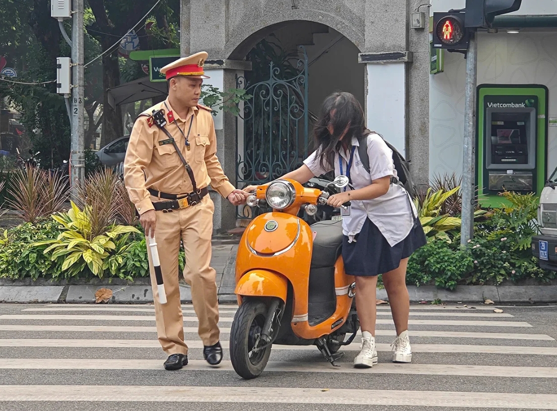 mo rong pham vi xu phat nguoi tu 16 den duoi 18 tuoi dieu khien xe mo to hinh anh 1