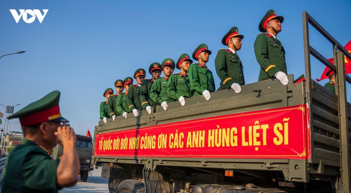 Trang nghiêm dòng người tiễn đưa 93 liệt sĩ về Nghĩa trang liệt sĩ Vị Xuyên