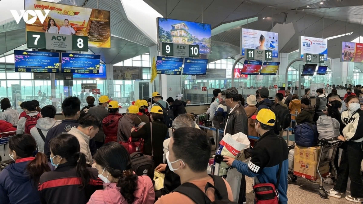 vietnam airports serve over 110 million passengers in ten months as fleet expands picture 1