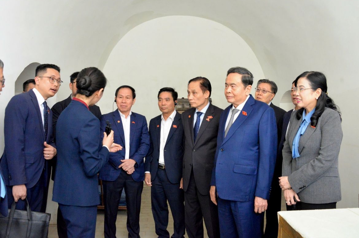 vietnam national assembly president visits revolutionary sites in yan an, china picture 1