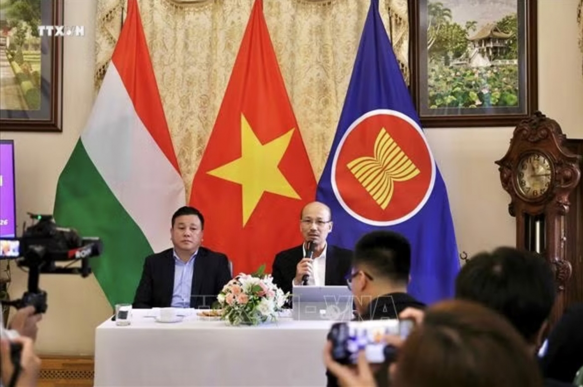 vietnamese students welcomed in hungary for 2026-2027 academic year picture 1