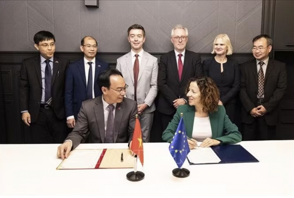 vietnam, eu sign letter of intent on education, training cooperation picture 1