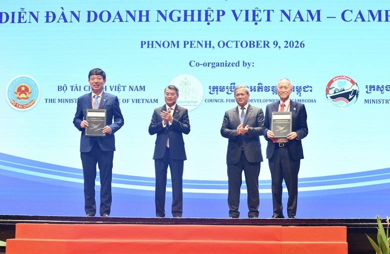 vietnam airlines ky hai thoa thuan moi, thuc day du lich viet nam-lao-campuchia hinh anh 2