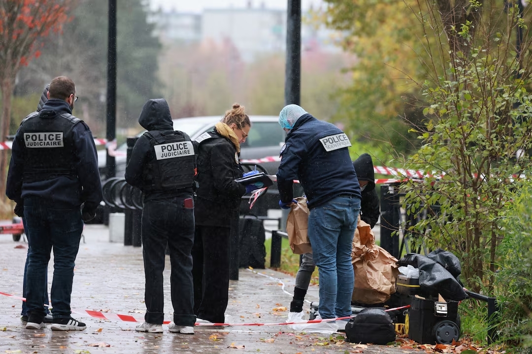 phap dieu tra vu no sung gan paris theo huong khung bo hinh anh 1