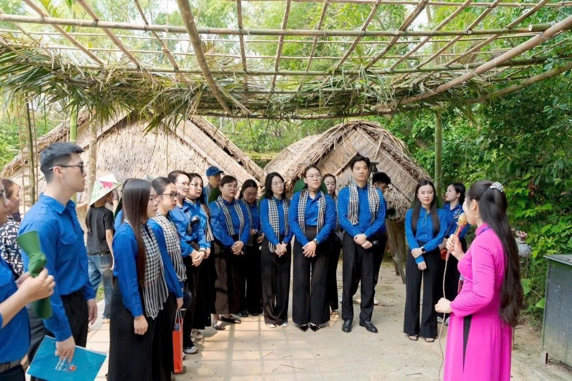 quy dinh 212-qD tw - tam la chan bao ve ky cuong hinh anh 2