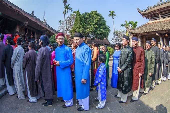 Artists, ambassadors bringing back Ao Dai for men