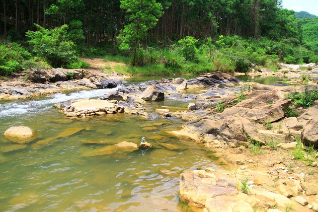 Discovering pristine Khe Day stream in Thua Thien Hue