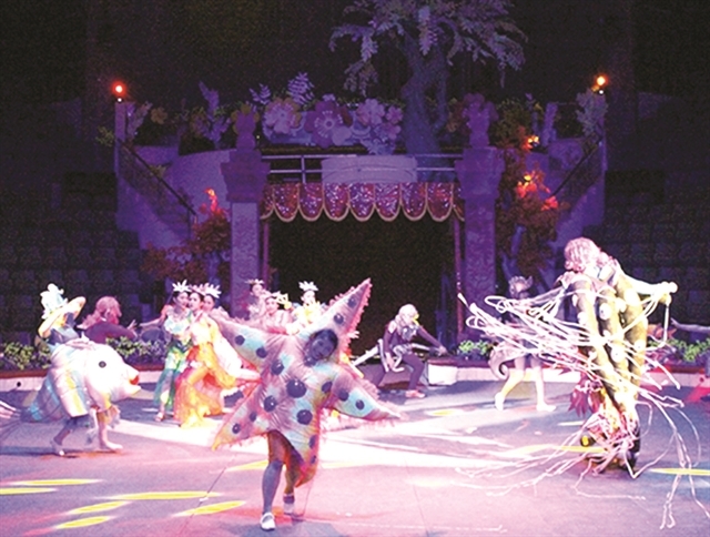 Circus performance calls people to protect environment