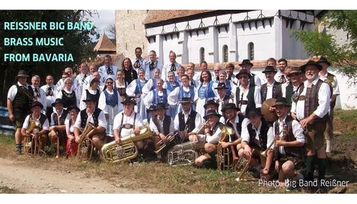 Quang Nam welcome the Reinhardt Reissner Big Band's music performance