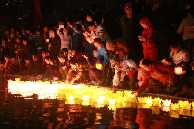 Tam Coc-Bich Dong lights up for New Year 2018