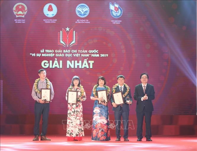 Best press works for the cause of Vietnamese education honored