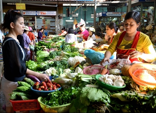 Food costs skyrocket for Vietnamese people