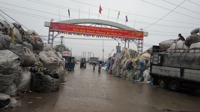 Near Hanoi, a village welcomes trash