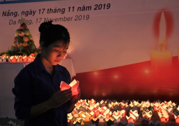 Da Nang lights up 1,000 lanterns for victims of traffic accidents