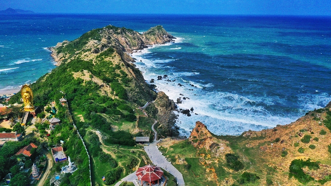 Enjoy the unspoiled charms of Eo Gio, an arc-shaped strait in Quy Nhon