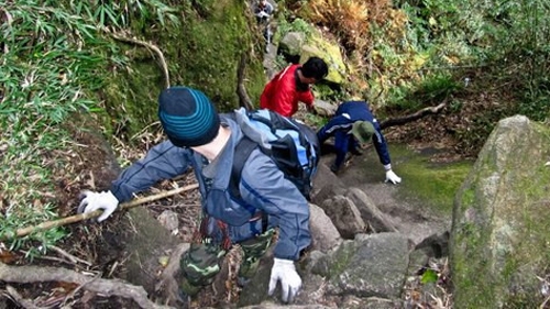 National Ba Ra mountain climbing tourney begins