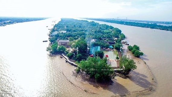 Phung Islet, tourist destination for holiday makers in Lunar New Year