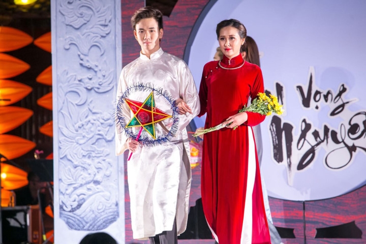 Local designers recreate traditional elegance of Hanoi women in Ao Dai