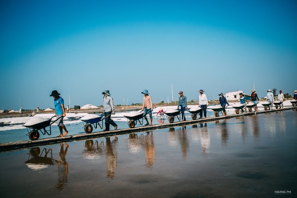 Immense salt fields boast their stunning beauty in scorching sun
