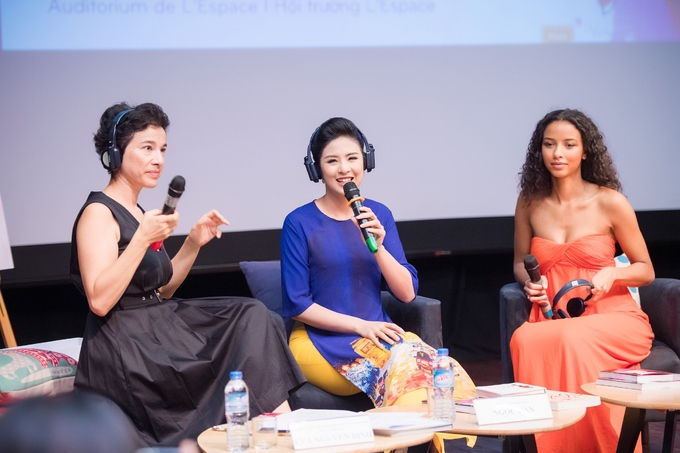 Flora Coquerel receives pleasant surprise at book launch in Hanoi