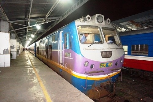 Saigon Railway offers express TET service