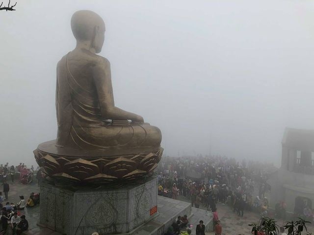 Yen Tu mount flooded with 100,000 visitors during first days of Tet