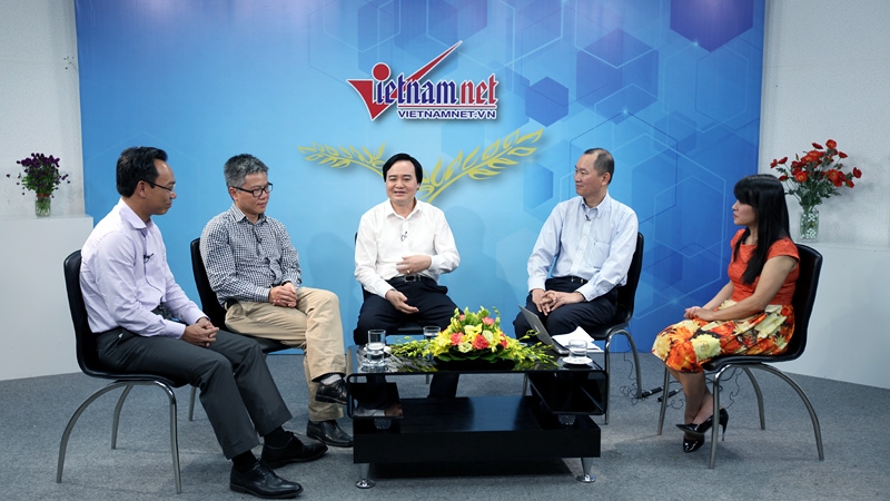 Education Minister, experts discuss how to attract Vietnamese overseas talent