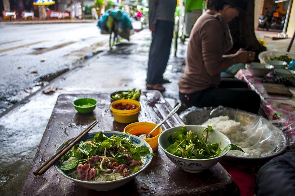 How Vietnamese street food tastes to foreigners