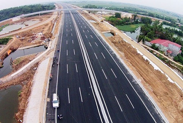 First half of Vietnam’s north-south expressway to displace 2,100 families