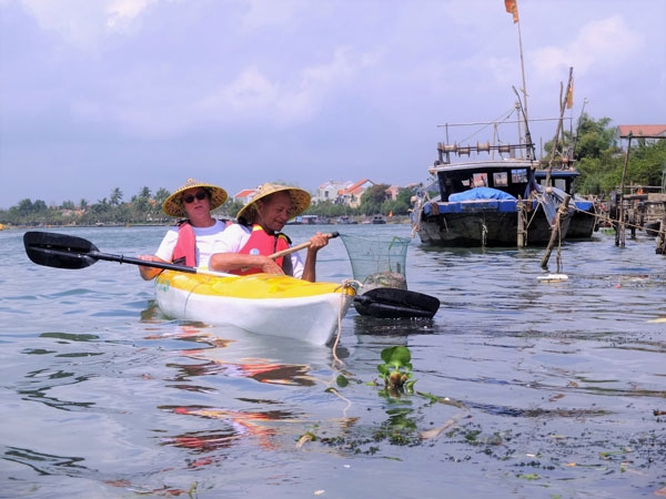 “Collecting garbage” tour in Hoi An