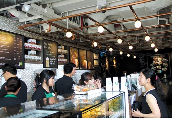 Foreign café chains facing competition from local outlets