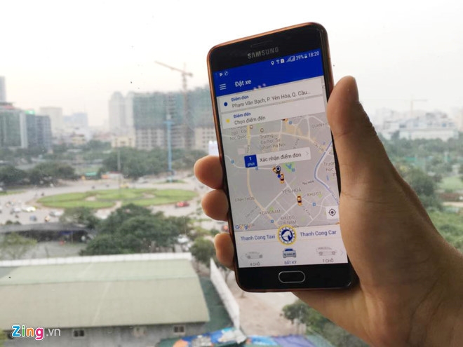 Traditional taxi firms’ e-hailing apps struggle to keep up with Grab, Uber