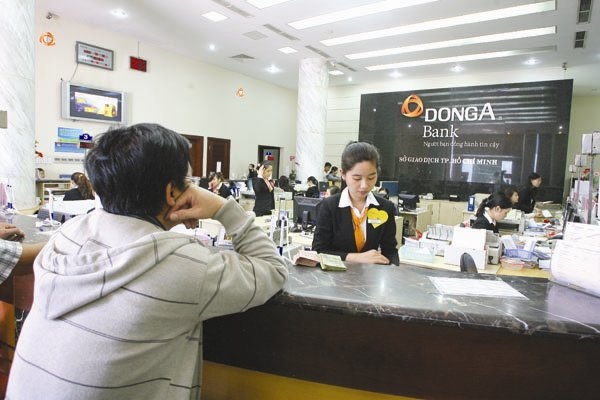 Gov't offers foreigners opportunities to buy into Vietnamese banks