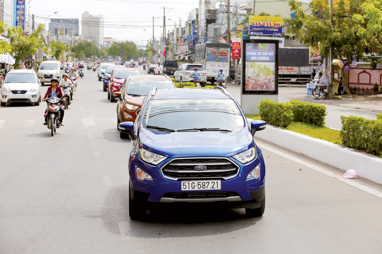 Dozens of taxes, fees burden Vietnamese car users