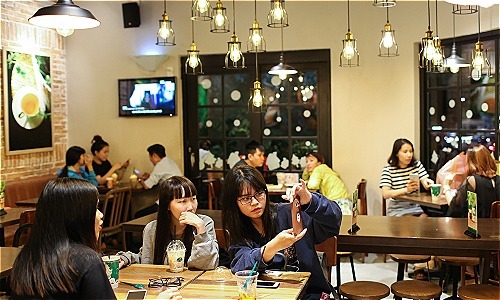 Café chains earn big money in Vietnam