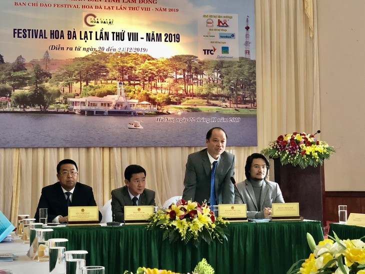 Festival makes Da Lat flower city shine