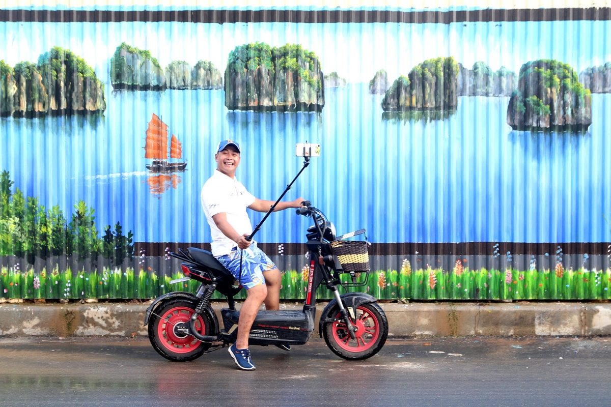 Vietnam’s longest 3D painting amazes locals in Hanoi