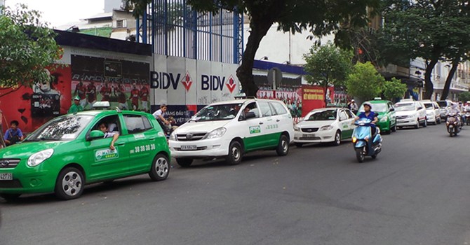 More Vietnamese startups jump into ride-hailing app market