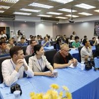 Foreign correspondents observe administration of migrant workers