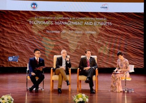 International seminar highlights macroeconomic issues