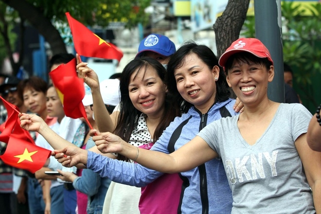 Vietnamese give Obama a rock star welcome in HCM City