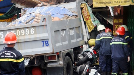 Two killed after truck slams into HCM City bike shop