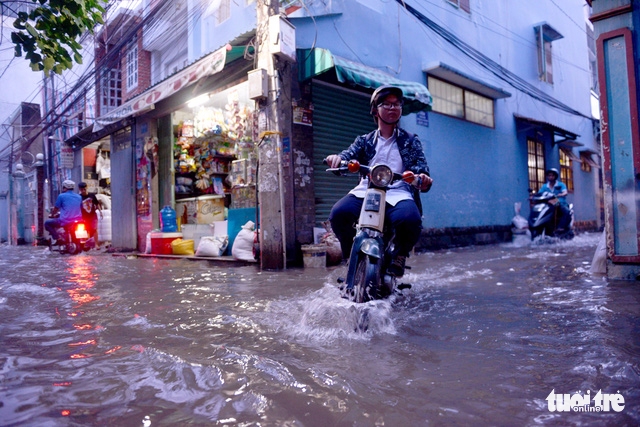 HCM City alley suffers around-the-clock flooding