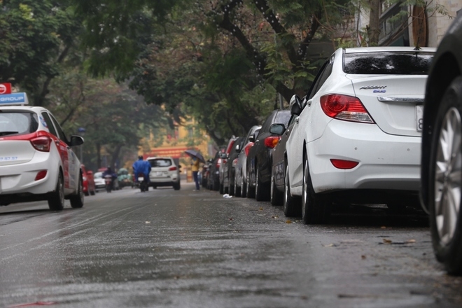 Odd parking pulls into Hanoi