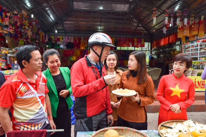 US Embassy staff cycle through Vietnam with passion